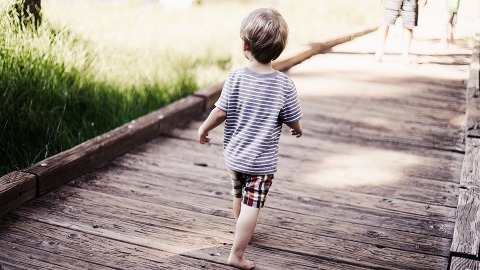 Wie traumatisierte Kinder wieder gehen lernen