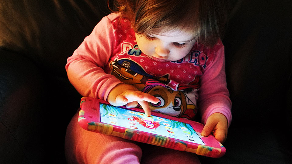 „Digitaler Schnuller“ als Entwicklungsrisiko für Kinder